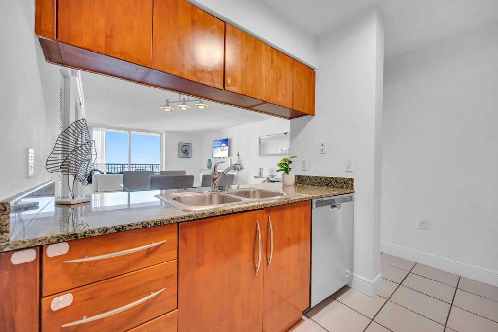 Central Ocean View 3 Bedrooms In Miami W Parking Extérieur photo